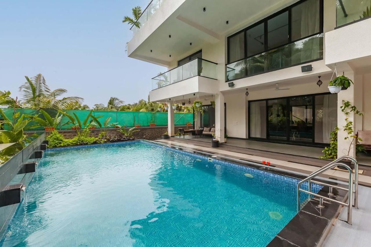 Villa Sereno: Elegant Retreat with Pool, Jacuzzi, and Entertainment Alibag Exterior photo