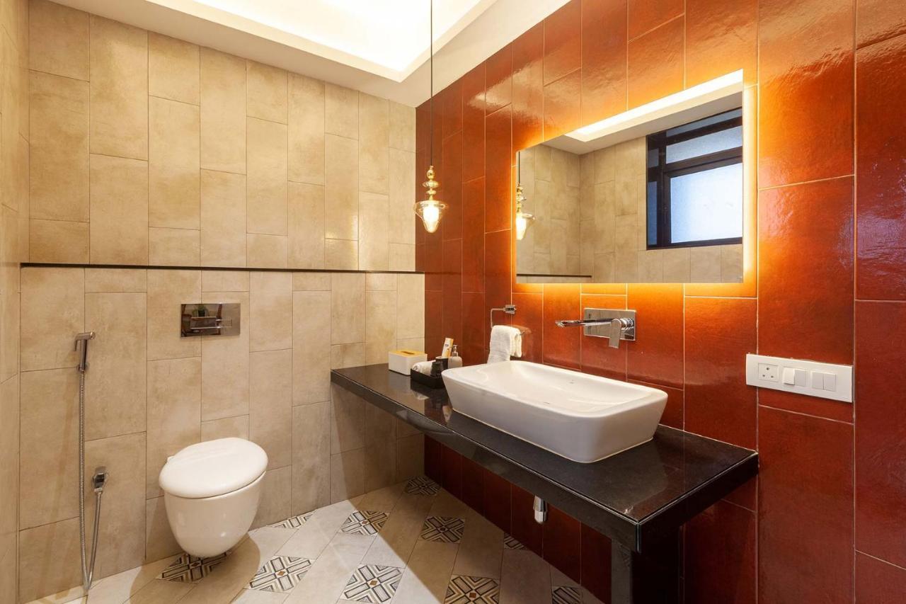 Villa Sereno: Elegant Retreat with Pool, Jacuzzi, and Entertainment Alibag Exterior photo